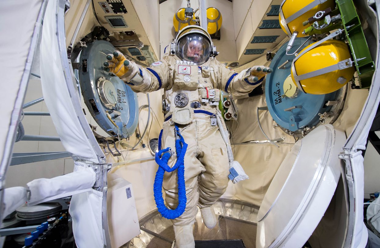 Russian cosmonaut Alexander Misurkin takes part in preflight tests on a Vykhod-2. Photo: Sipa USA.