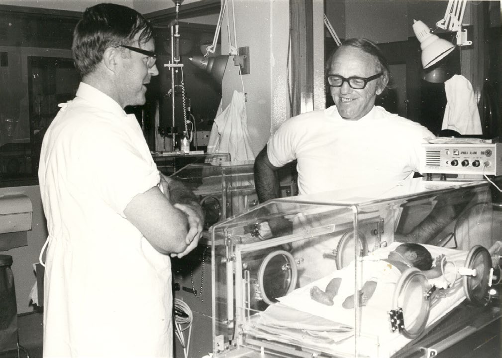 Pediatrician Ross Howie and scientist Graham Liggins in the National Women’s Hospital neonatal unit in the early 1970s.